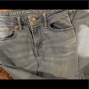 Men’s American Eagle Airflex + skinny jeans.